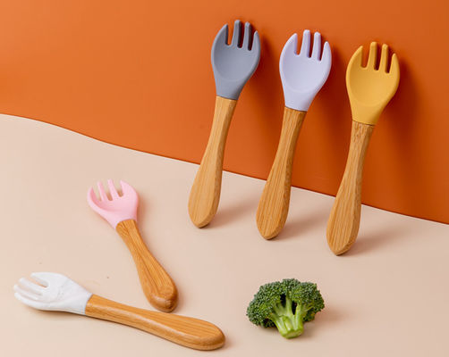 Latex Free 5pcs Baby Silicone Spoon Set With Wooden Handle
